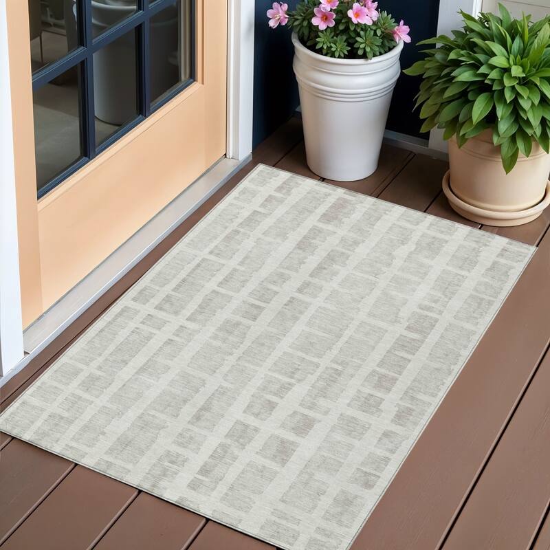 HomeRoots Striped Transitional Rectangle Outdoor Rug - 3' x 5'