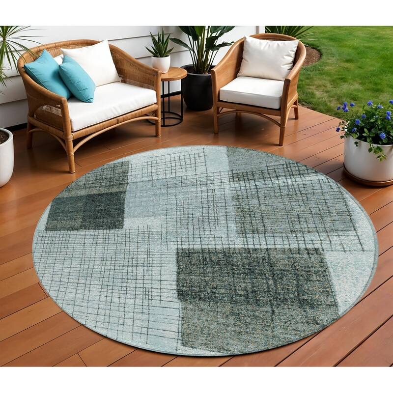 HomeRoots Geometric Transitional Rectangle Outdoor Rug - 8' Round