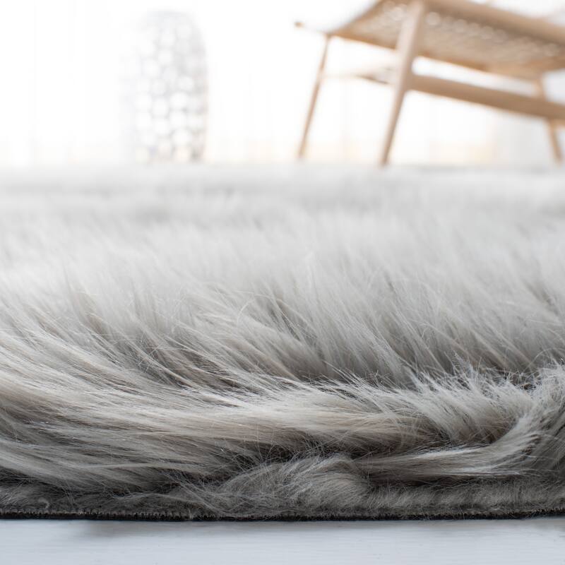 SAFAVIEH Faux Sheep Skin Alexandria 2.4-inch Thick Rug