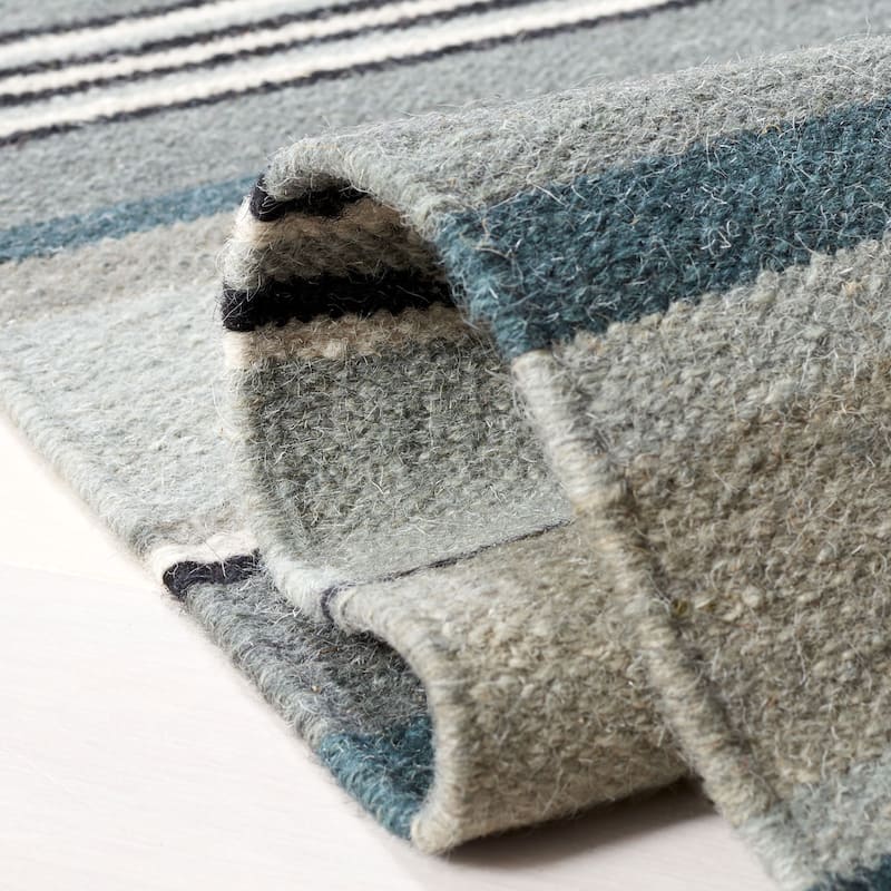 SAFAVIEH Handmade Striped Kilim Torrie Casual Wool Rug