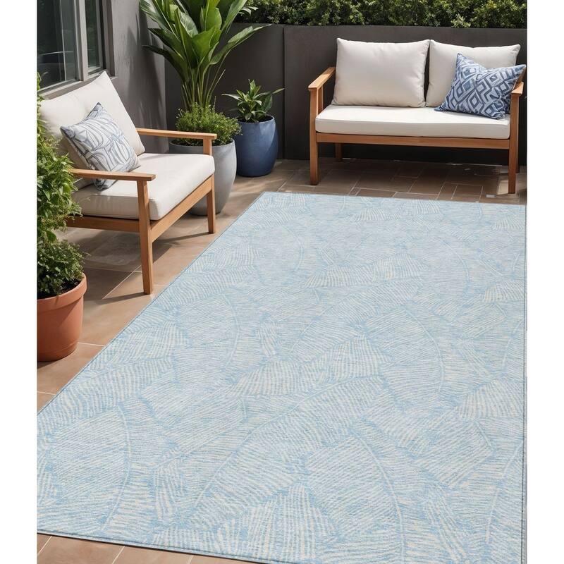 HomeRoots Floral Transitional Rectangle Outdoor Rug - 5' X 8'