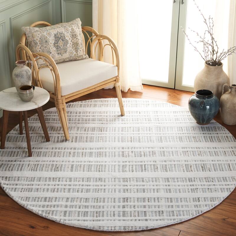 SAFAVIEH Hand-Loomed Fifth Avenue Sevdie Mid-Century Modern New Zealand - 6' Round - Grey/Ivory