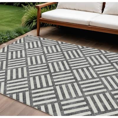 HomeRoots Geometric Transitional Rectangle Outdoor Rug