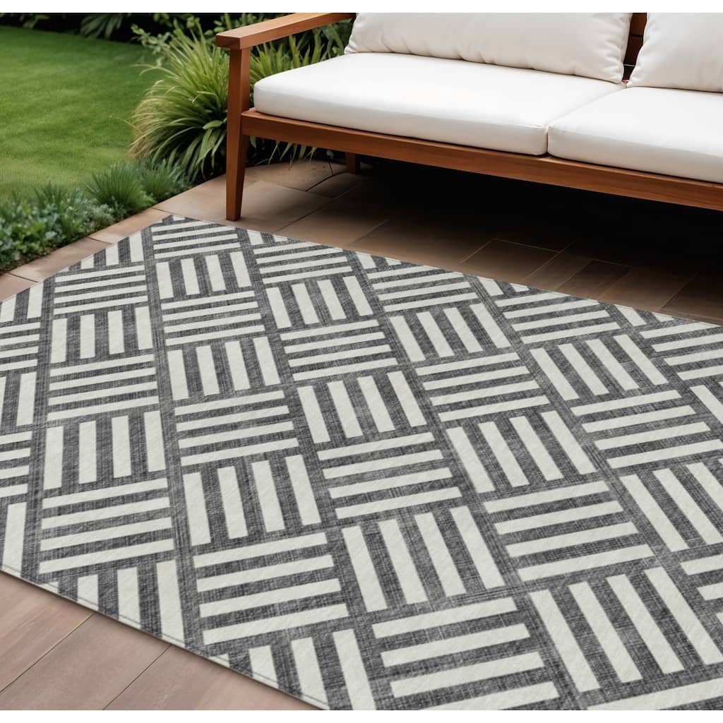 HomeRoots Geometric Transitional Rectangle Outdoor Rug