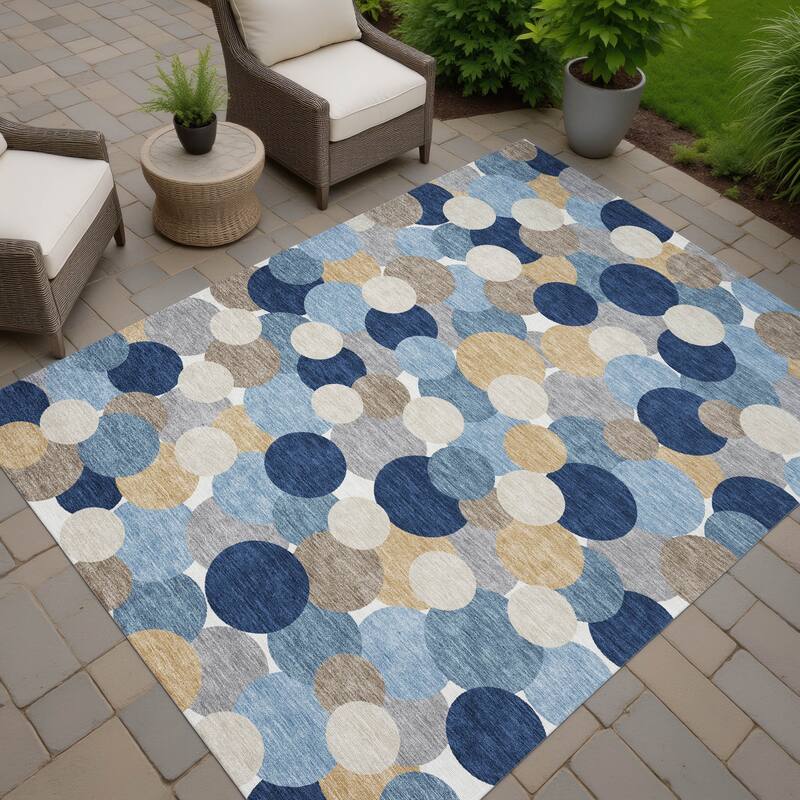 Machine Washable Indoor/ Outdoor Mucho Bubbles Chantille Rug