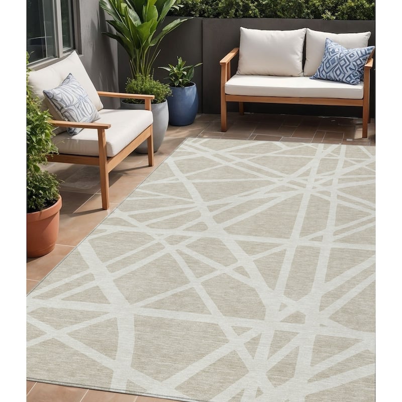 HomeRoots Geometric Transitional Rectangle Outdoor Rug - 5' X 8'