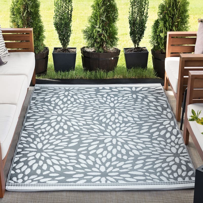 Sundown Beach Floral Indoor/Outdoor Area Rug - 8'10'' x 11'10'' - Gray/White
