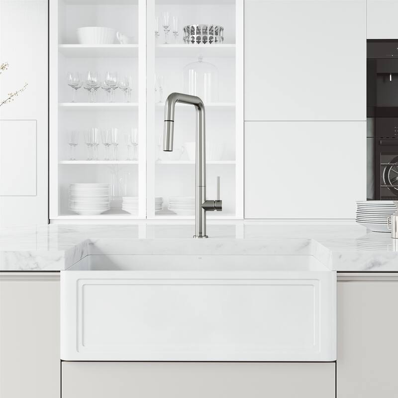 VIGO Parsons 18" H Single Handle Pull-Down Sprayer Kitchen Faucet