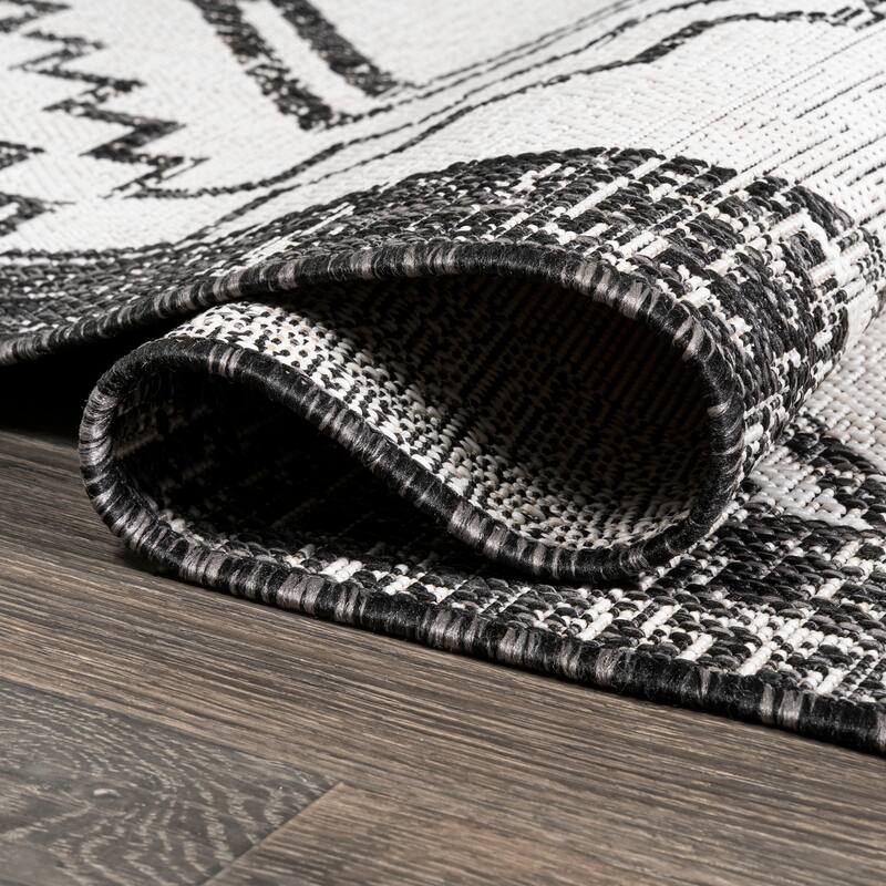 JONATHAN Y Carwa Diamond Tribal Medallion Indoor/Outdoor Area Rug