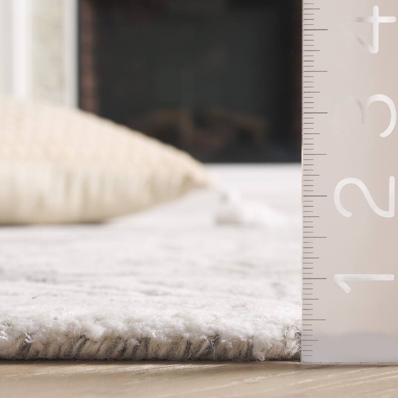 SAFAVIEH Handmade Glamour Riga Modern & Contemporary Viscose Rug