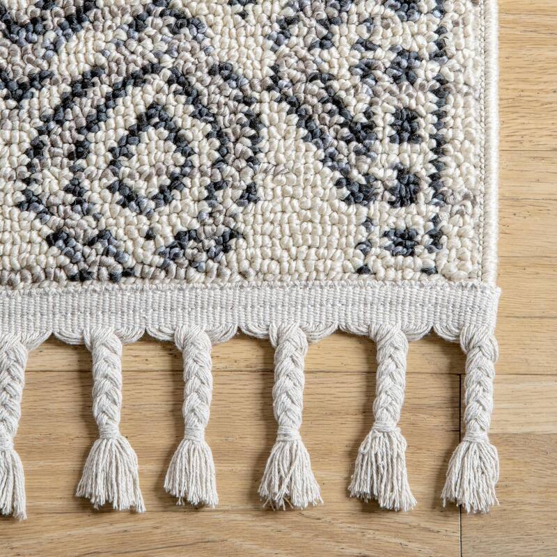 Nuloom Chenoa Striped Tribal Tassel Area Rug