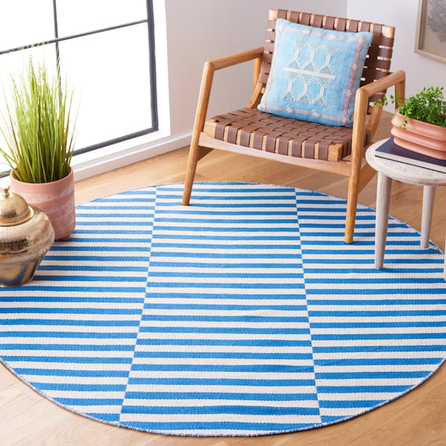 SAFAVIEH Handmade Flatweave Montauk Salinda Casual Cotton Rug - 6' x 6' Round - Ivory/Blue