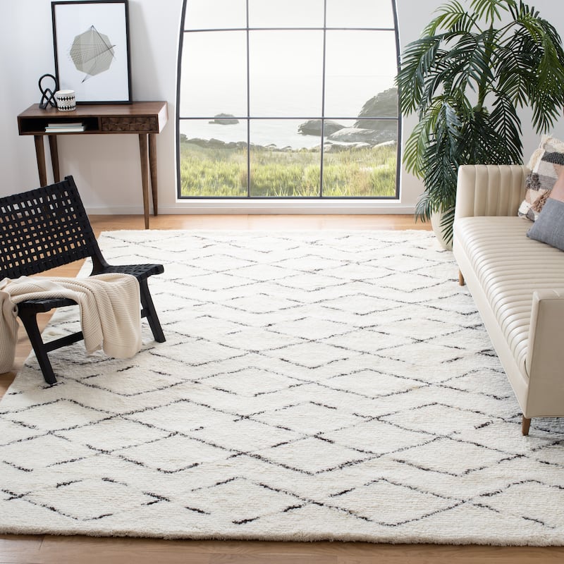 SAFAVIEH Handmade Casablanca Shag Dorette Tribal Wool Rug - 5' x 8' - Ivory/Brown