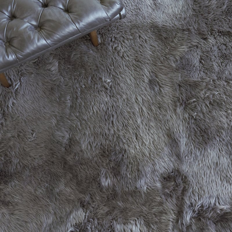 EXQUISITE RUGS Sheepskin Hand-stitched Dark Grey Area Rug.