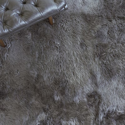 EXQUISITE RUGS Sheepskin Hand-stitched Dark Grey Area Rug.