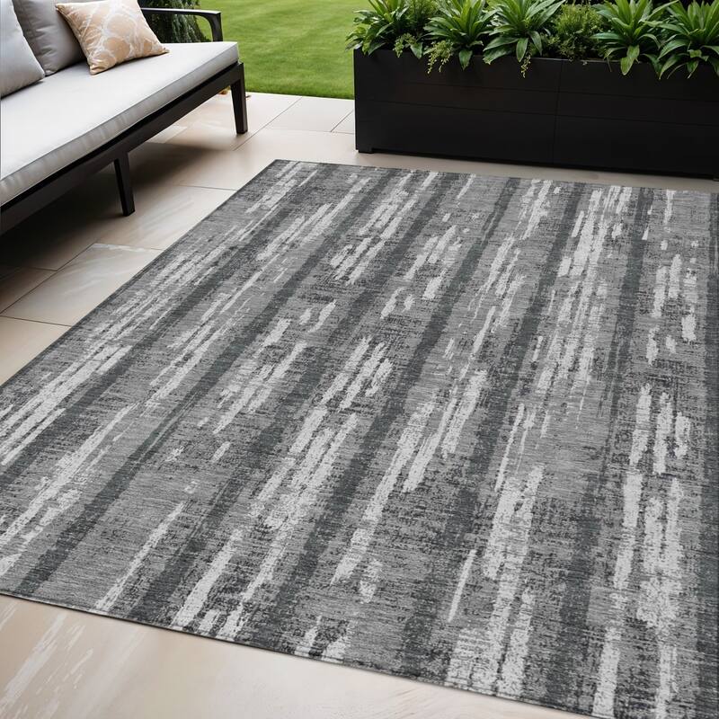 HomeRoots Striped Transitional Rectangle Outdoor Rug - 5' X 8'