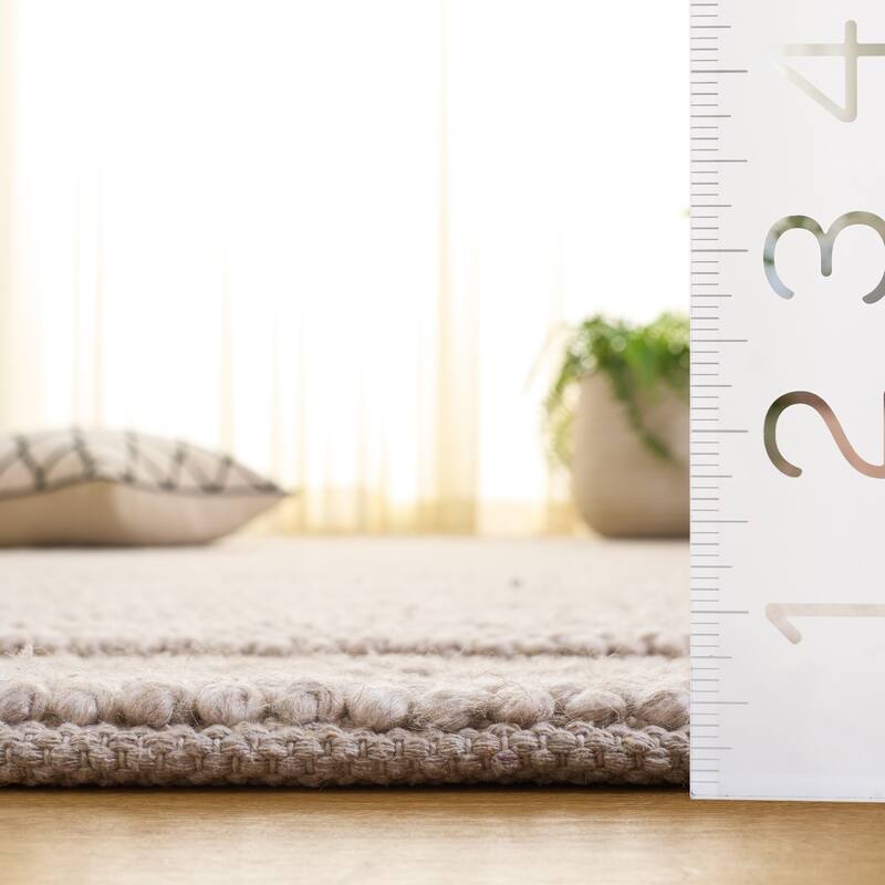 SAFAVIEH Handmade Natura Mehroo Casual Wool Rug