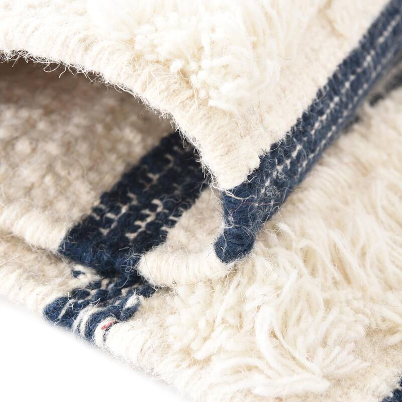 Contemporary Izhobert Collection Area Rug
