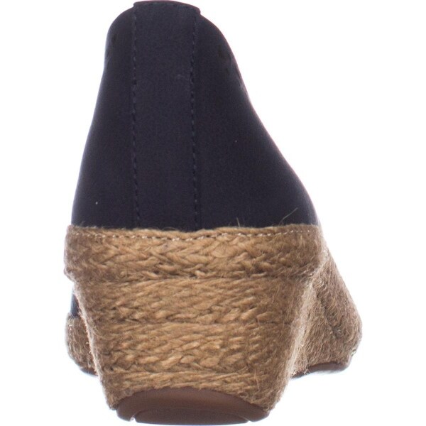 easy spirit navy pumps