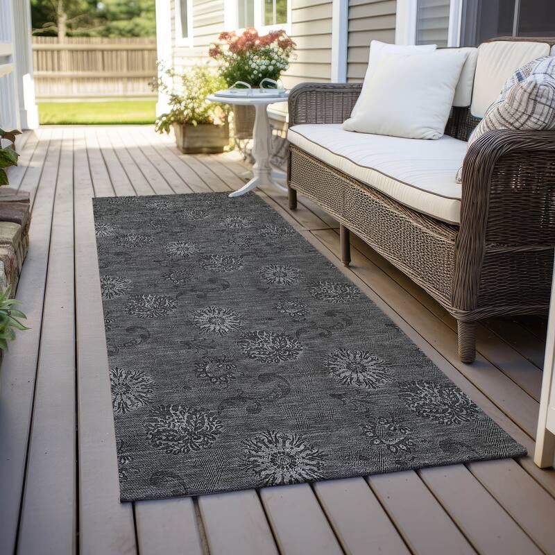 Machine Washable Indoor/ Outdoor Chantille Floral Burst Rug - Gray - 2'3" x 7'6"