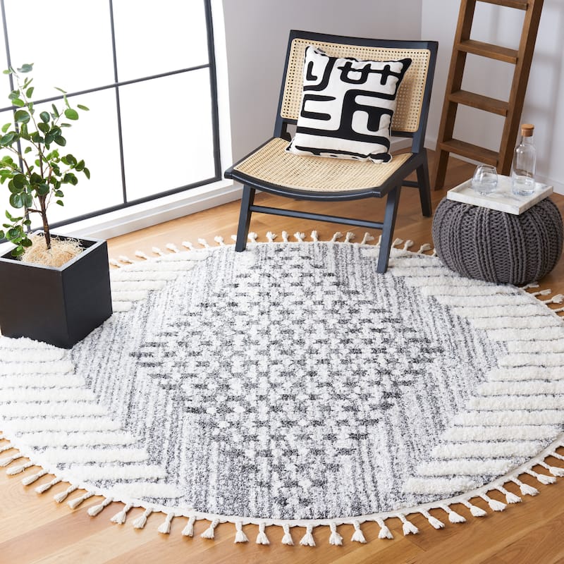 SAFAVIEH Moroccan Tassel Shag Chrystal 2-inch Thick Rug - 6'7" Round - Grey/Ivory