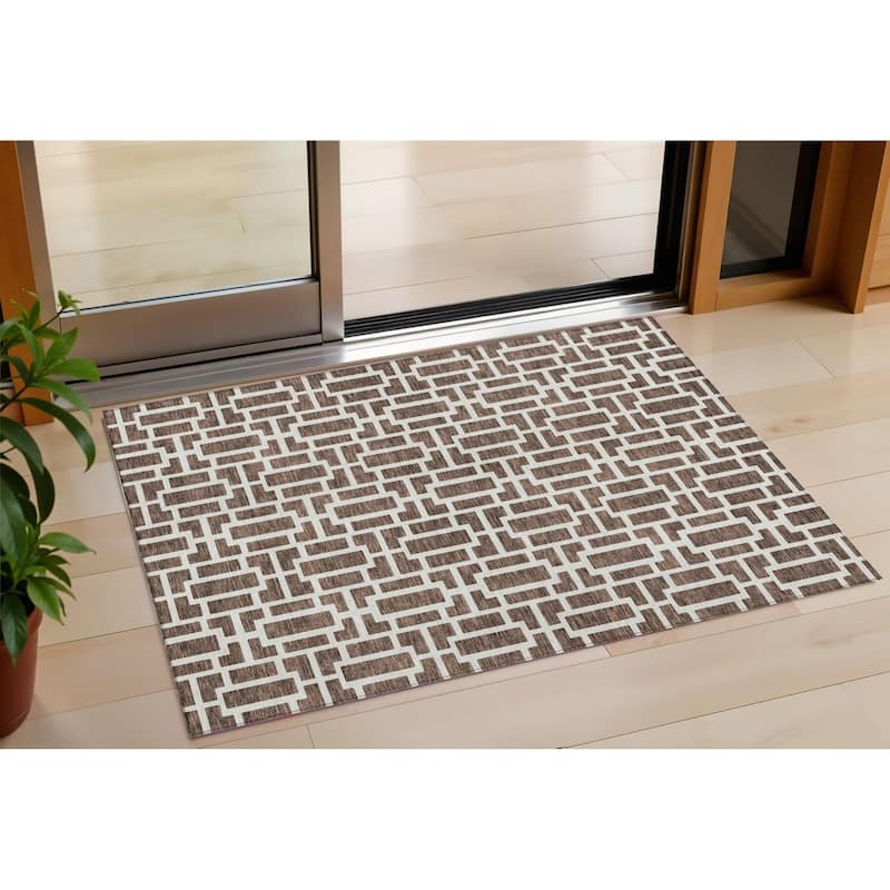 HomeRoots Geometric Transitional Rectangle Outdoor Rug - 3' x 5'