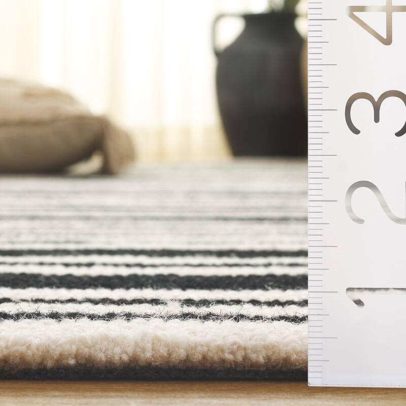 SAFAVIEH Handmade Pine Gastonne Modern Wool Rug