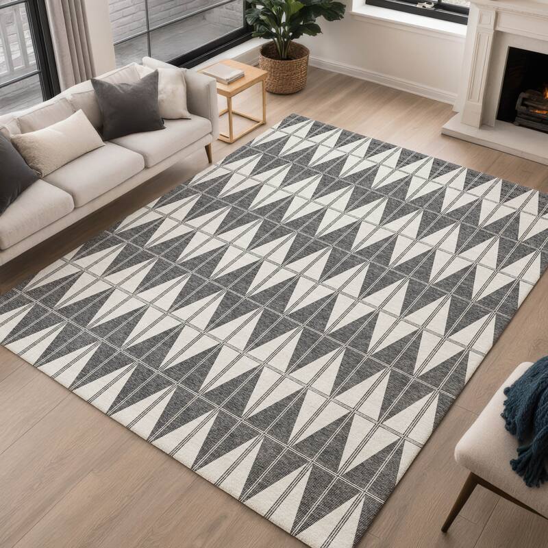Machine Washable Indoor/ Outdoor Modern Zeke Chantille Rug