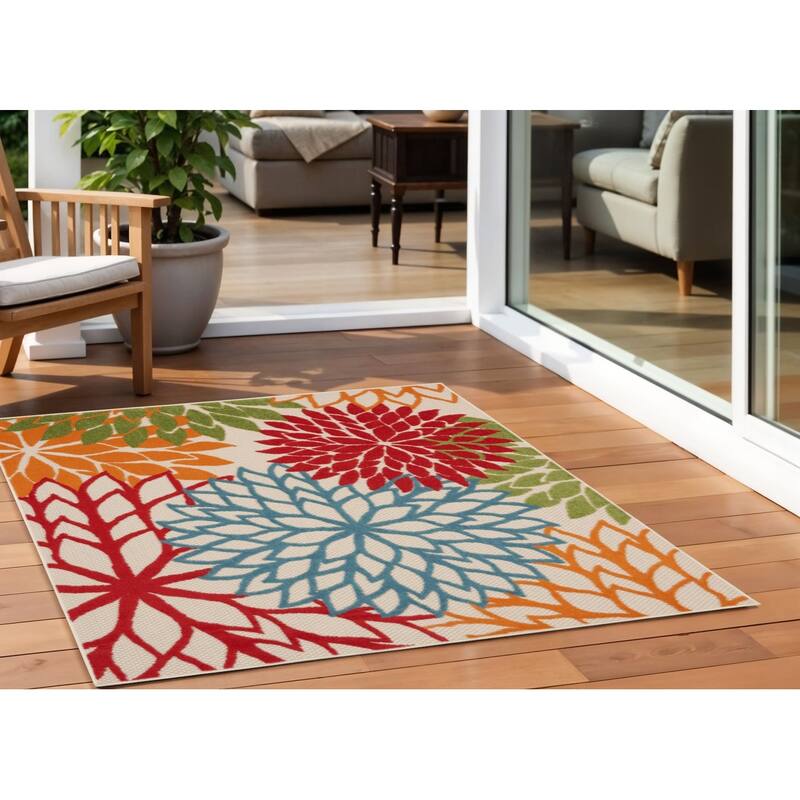 HomeRoots Contemporary Square Outdoor Rug - 5' Square - Green/Orange/Red - 5' Square