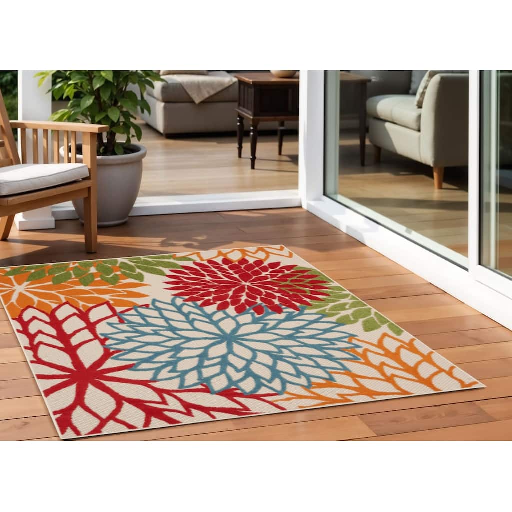 HomeRoots Contemporary Square Outdoor Rug - 5' Square