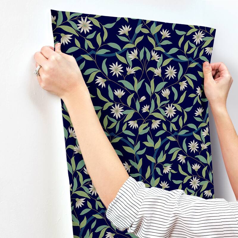 Norwalk Jasmine 27 in. x 27 ft. = 60.75 sq. ft Wallpaper Roll