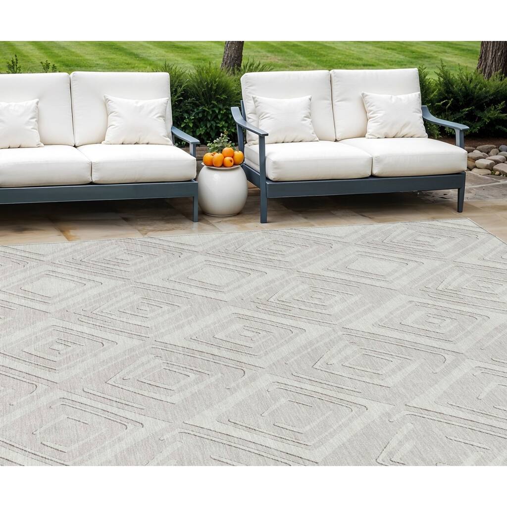 HomeRoots Geometric Transitional Rectangle Outdoor Rug
