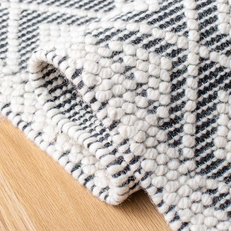 SAFAVIEH Handmade Natura Dzuvita Wool Rug