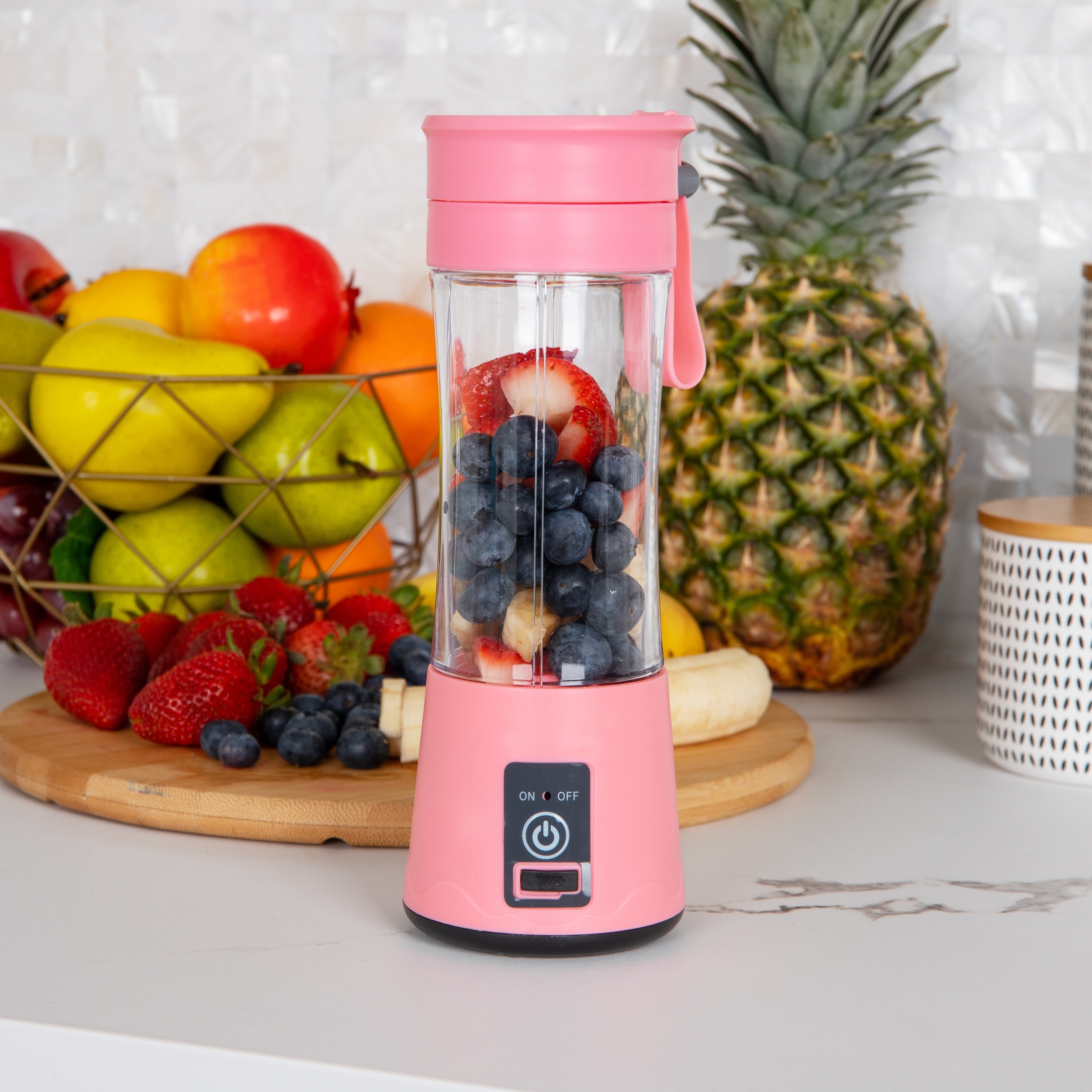 https://ak1.ostkcdn.com/images/products/is/images/direct/aa5ccfe133e34f3f9d6603a94ed404ce39862ebd/Mind-Reader-Handheld%2C-Rechargeable-Personal-Juicer%2C-USB-Powered%2C-Portable-Blender.jpg