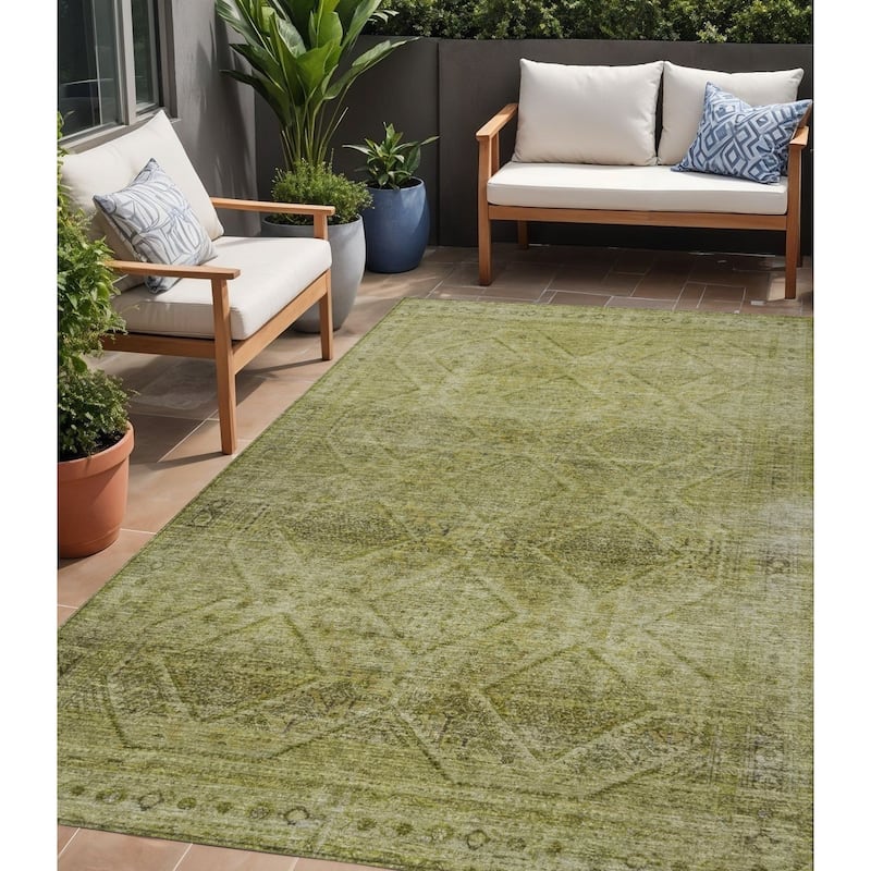 HomeRoots Geometric Transitional Rectangle Outdoor Rug - 5' X 8'