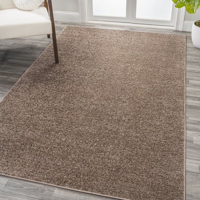 JONATHAN Y Tumbling Solid Low-Pile Area Rug - 4 X 6 - Brown