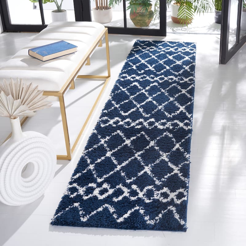SAFAVIEH Berber Shag Ilmie Light Grey/Cream Rug - 2'2" x 9' Runner - Navy/Ivory