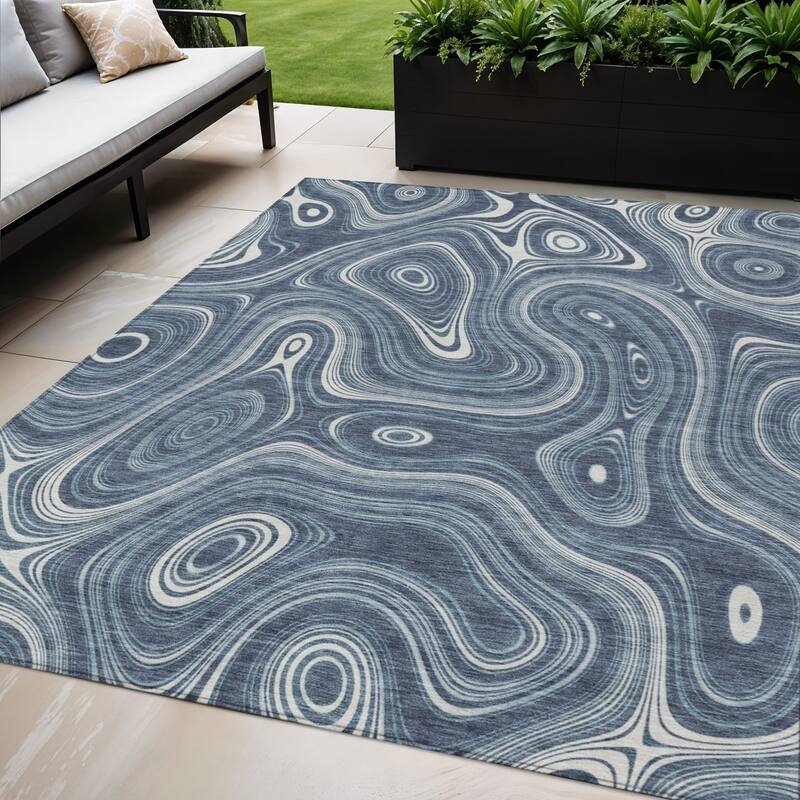 HomeRoots Geometric Transitional Rectangle Outdoor Rug - 5' X 8'