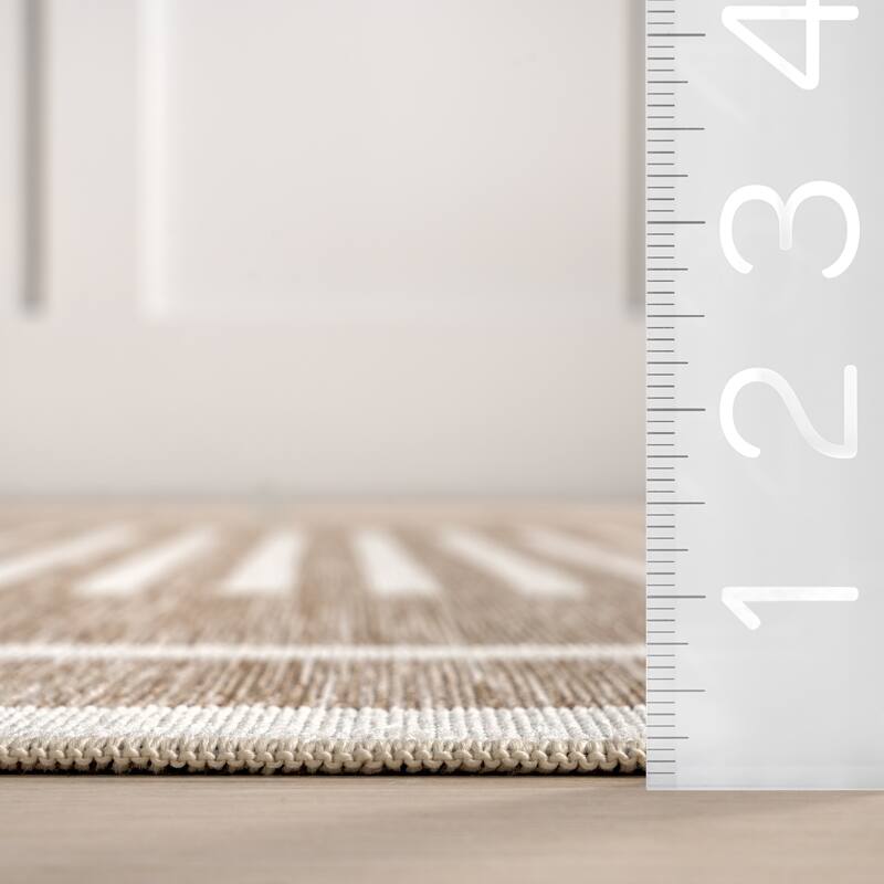 Nuloom Caoimhe Geometric Indoor/Outdoor Area Rug
