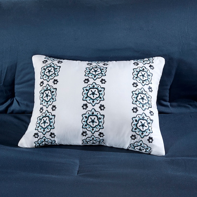 Intelligent Design Eleni Boho Comforter Set with Bed Sheets