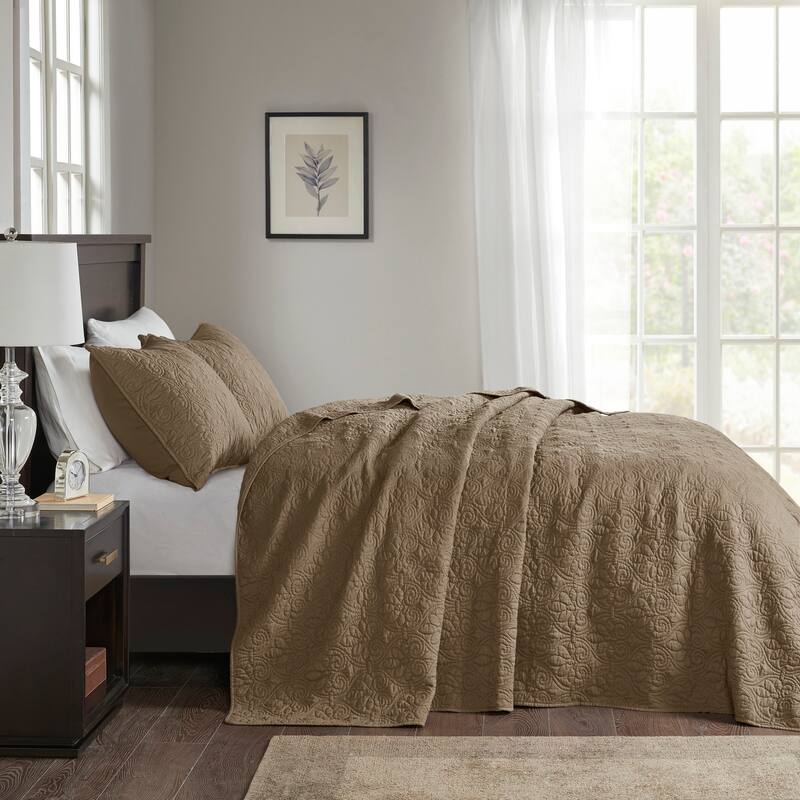 Madison Park Mansfield Reversible Oversized 3-piece Solid Texture Bedspread Quilt Set with Matching Shams