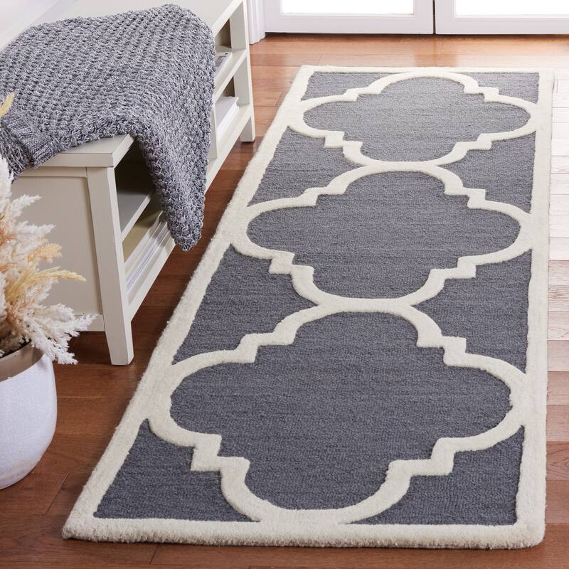 SAFAVIEH Handmade Cambridge Gullveig Modern Moroccan Wool Rug - 2'6" x 6' Runner - Dark Grey/Ivory