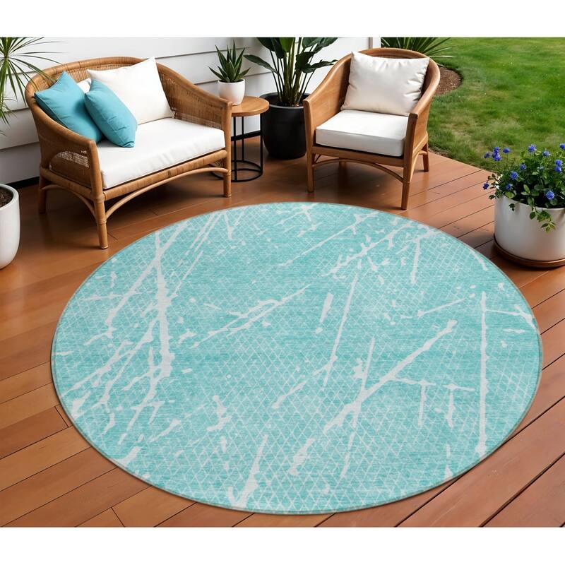 HomeRoots Abstract Transitional Rectangle Outdoor Rug - 8' Round