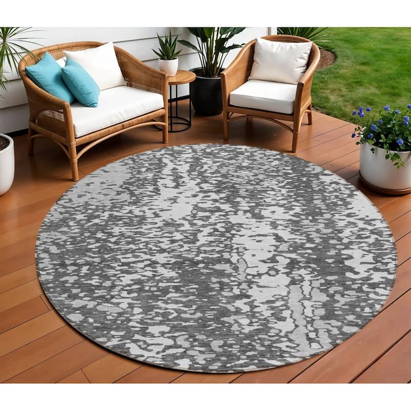 HomeRoots Abstract Transitional Rectangle Outdoor Rug - 8' Round