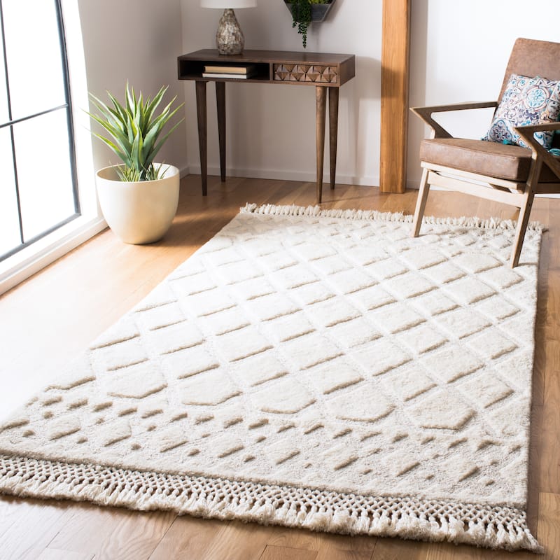 SAFAVIEH Handmade Casablanca Shag Grozdanka Tribal Wool Rug - 2' x 3' - Ivory