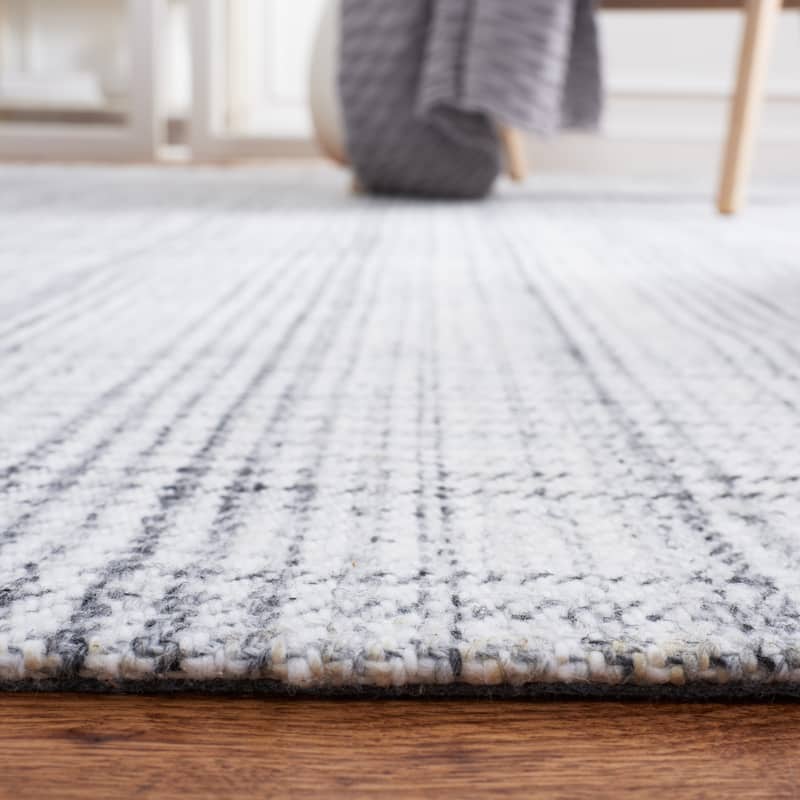 SAFAVIEH Handmade Marbella Rodriga Rug