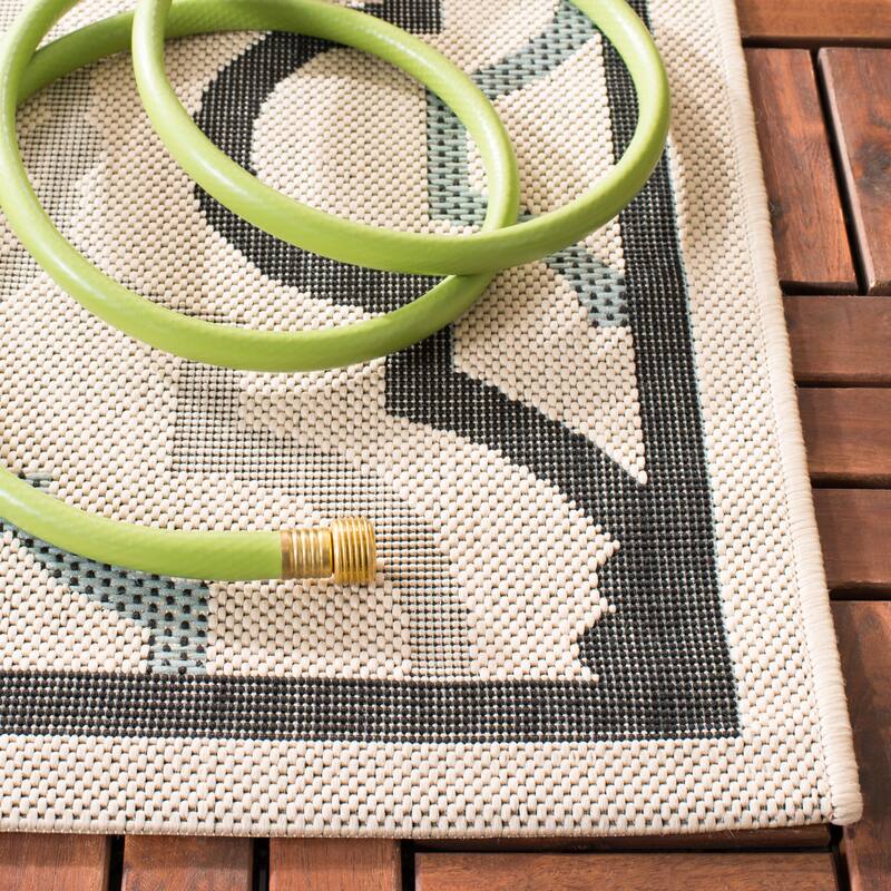 SAFAVIEH Courtyard Annmarie Indoor/ Outdoor Waterproof Patio Backyard Rug