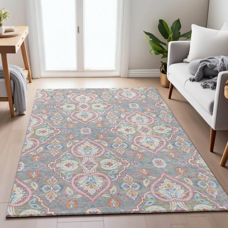 Machine Washable Indoor/Outdoor Traditional Spades Chantille Rug
