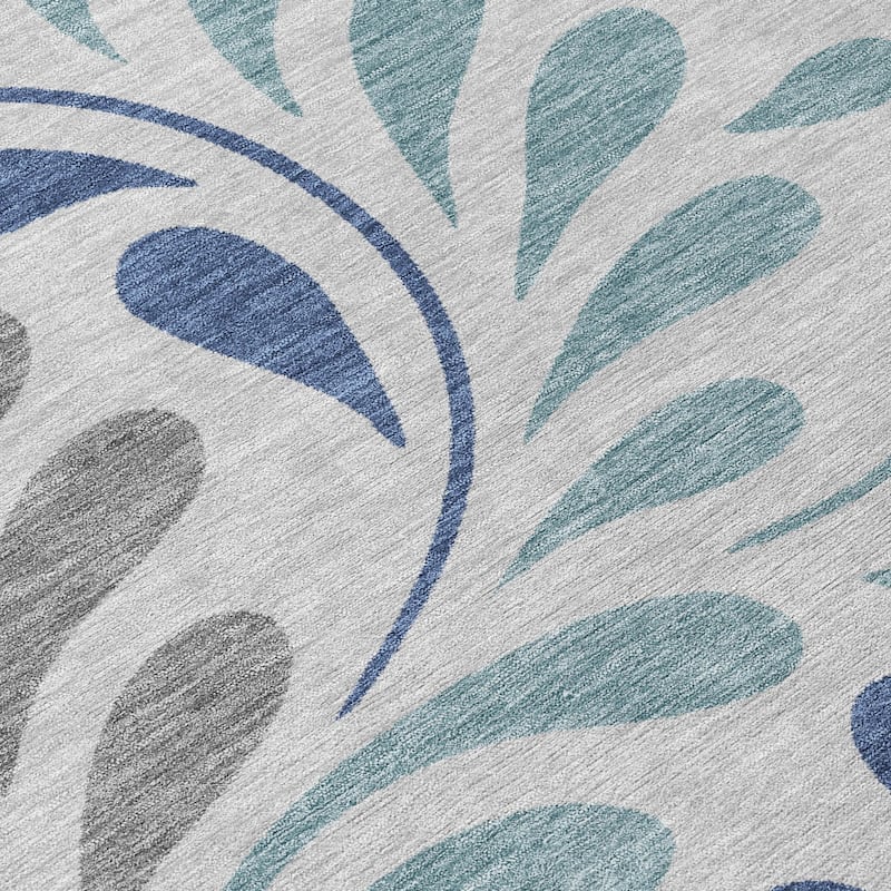 Machine Washable Indoor/ Outdoor Floral Arabesque Chantille Rug