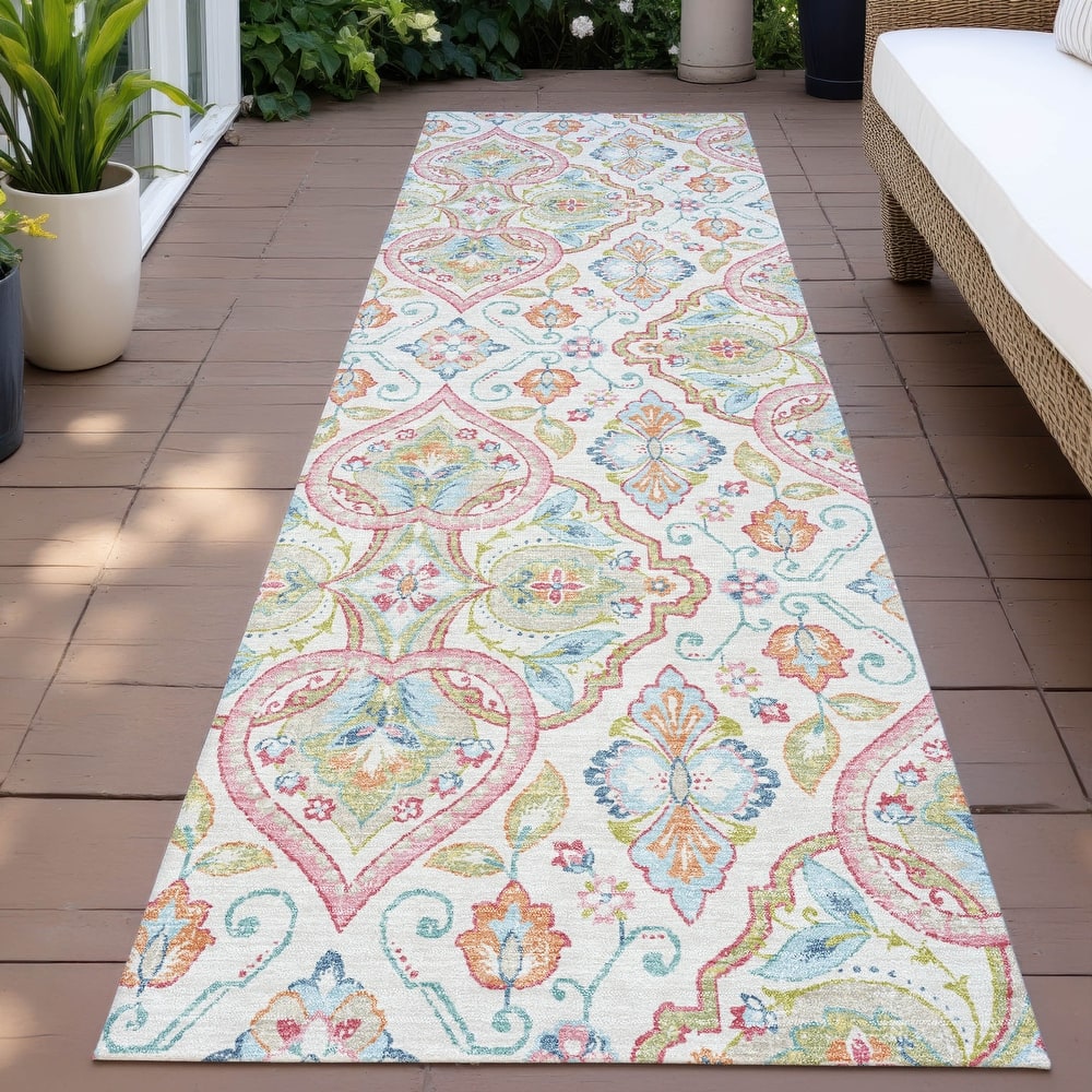 Machine Washable Indoor/Outdoor Traditional Spades Chantille Rug